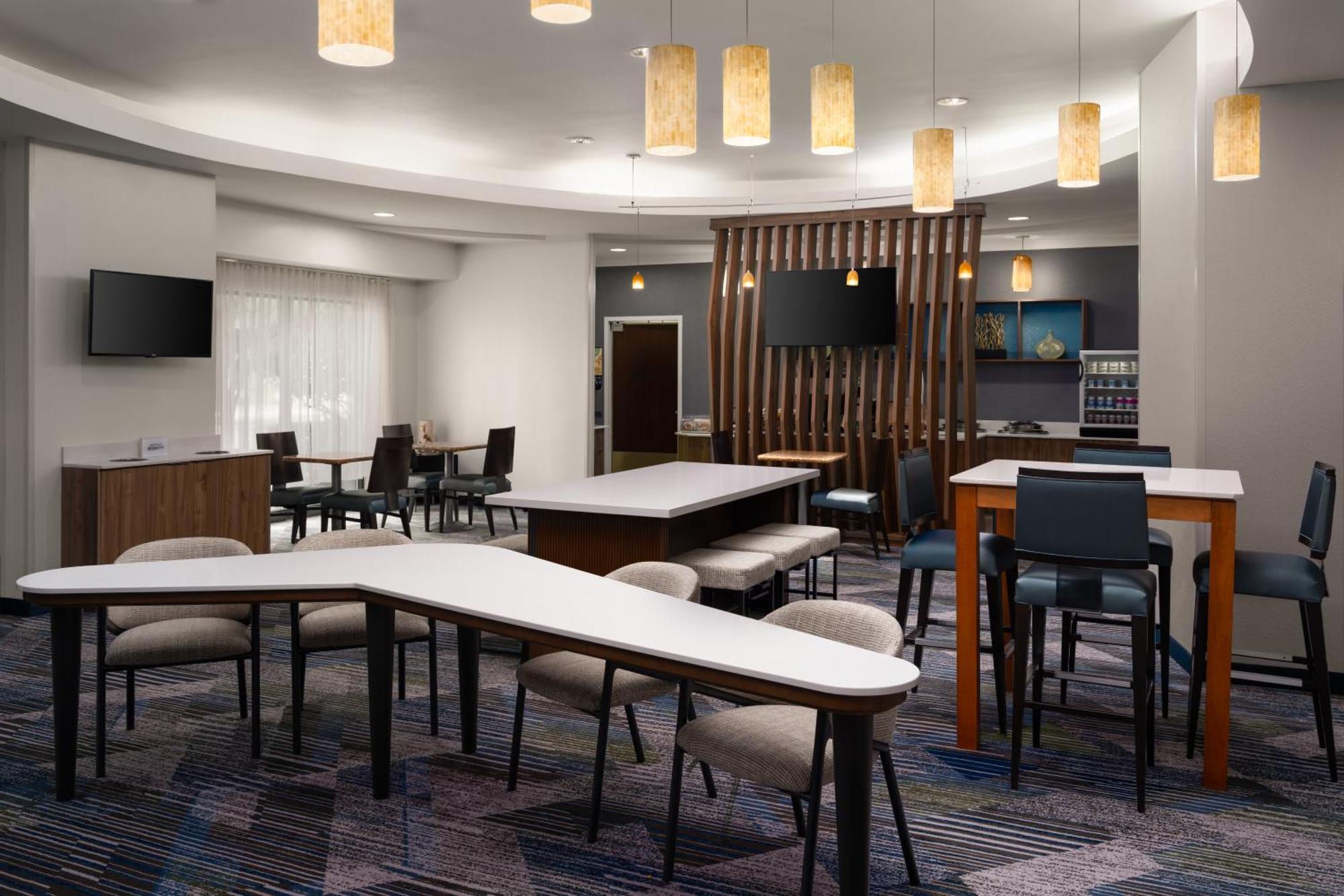 Springhill Myers Airport Hotel 3*